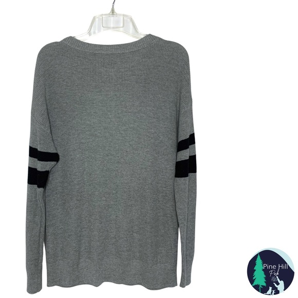 SOLD American Eagle Sweater Small Gray Crew Henley Long Sleeve Lightweight EUC - Picture 2 of 9